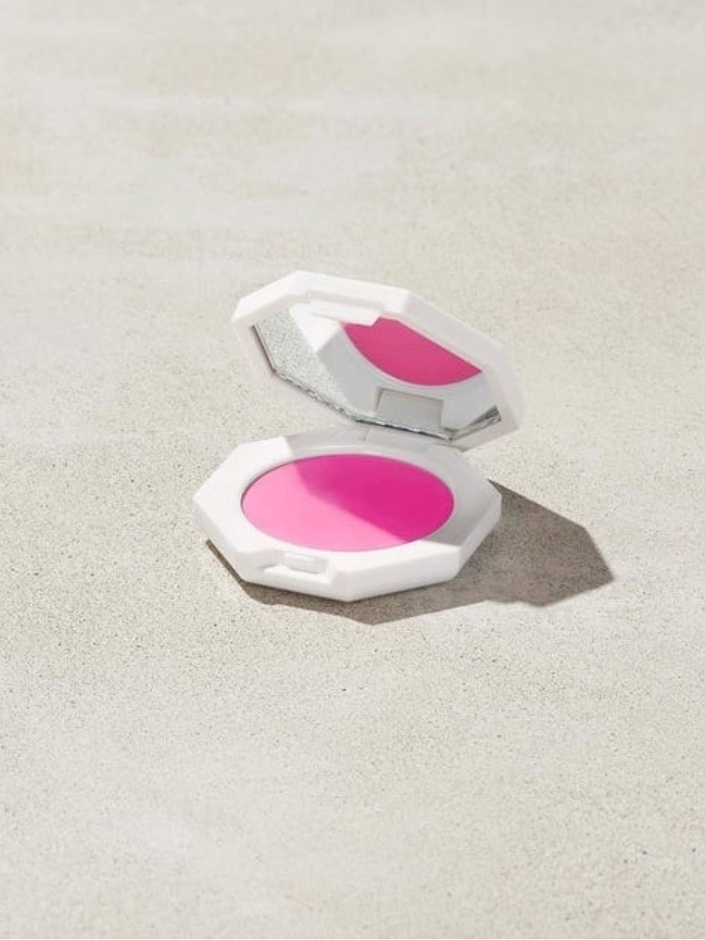 Fenty Beauty CHEEKS OUT FREESTYLE BLUSH Bikini Martini
